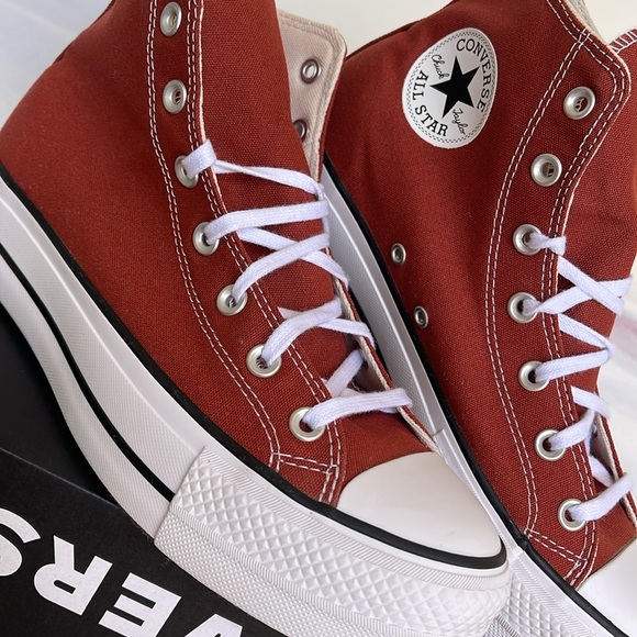 Converse WMNS CTAS A06896F
CTAS LIFT HI
RITUAL RED/WHITE/BLACK
Platforms - Picture 8 of 16